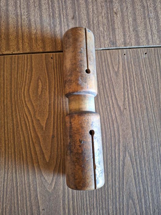 Музичний інструмент із дерева