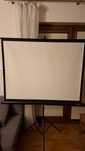 Ekran projekcyjny Overmax 60″ (122×92 cm) – przenośny na statywie