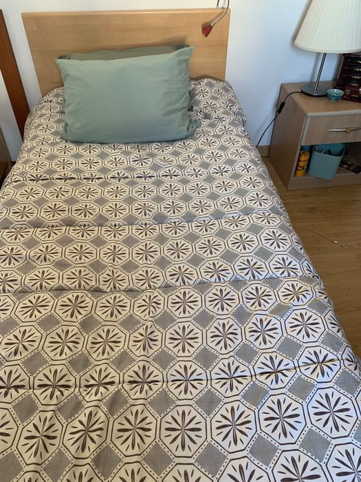 cama de  solteiro  com colchao como nova