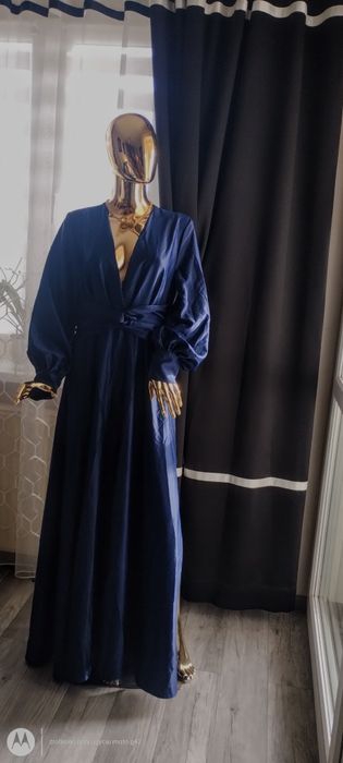 Piękna suknia wieczorowa granat