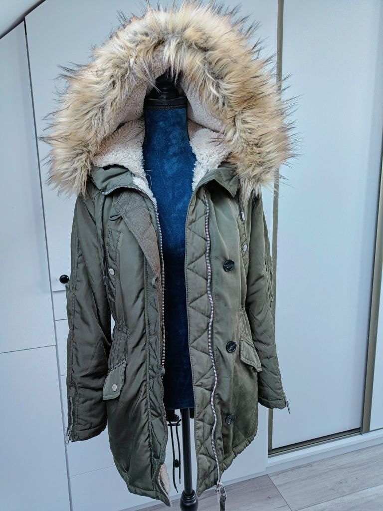 Zielona kurtka damska zimowa z futerkiem, parka khaki, Bershka, rozmia