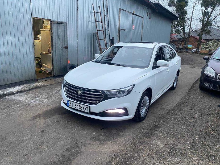 Автомобіль FAW B30