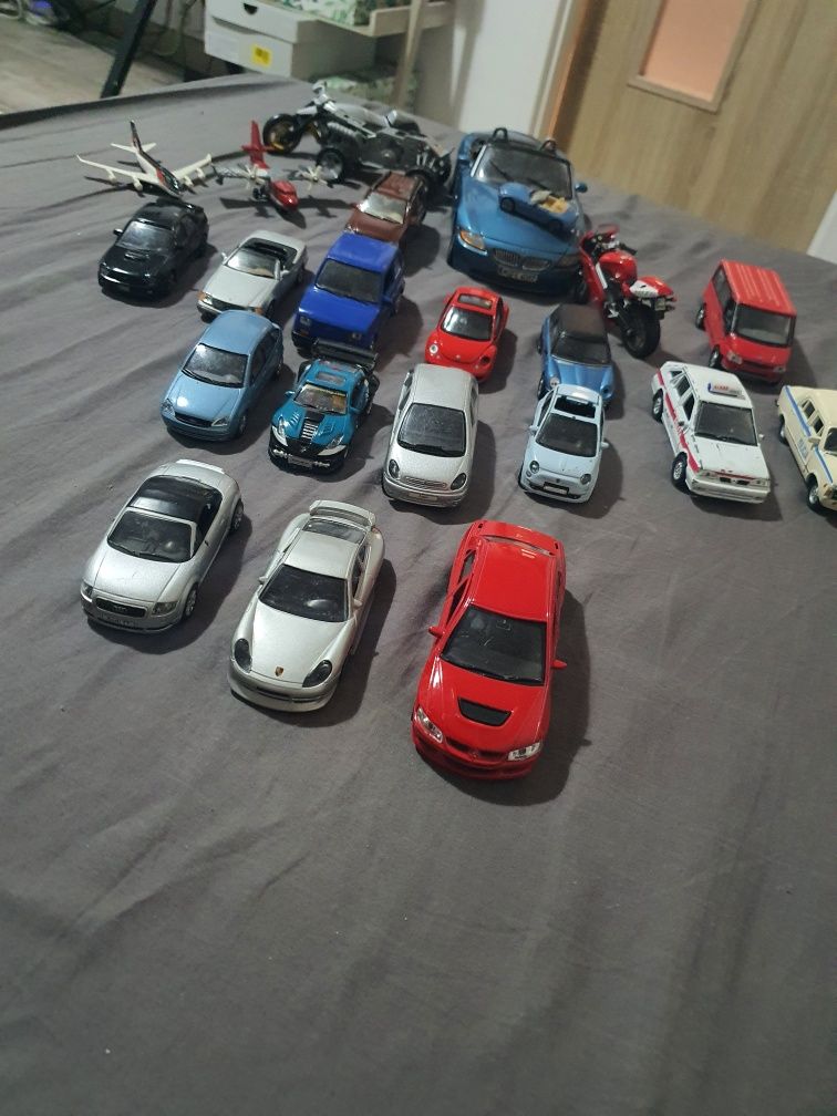 Duże Hot Wheels i inne - cena za wszystkie