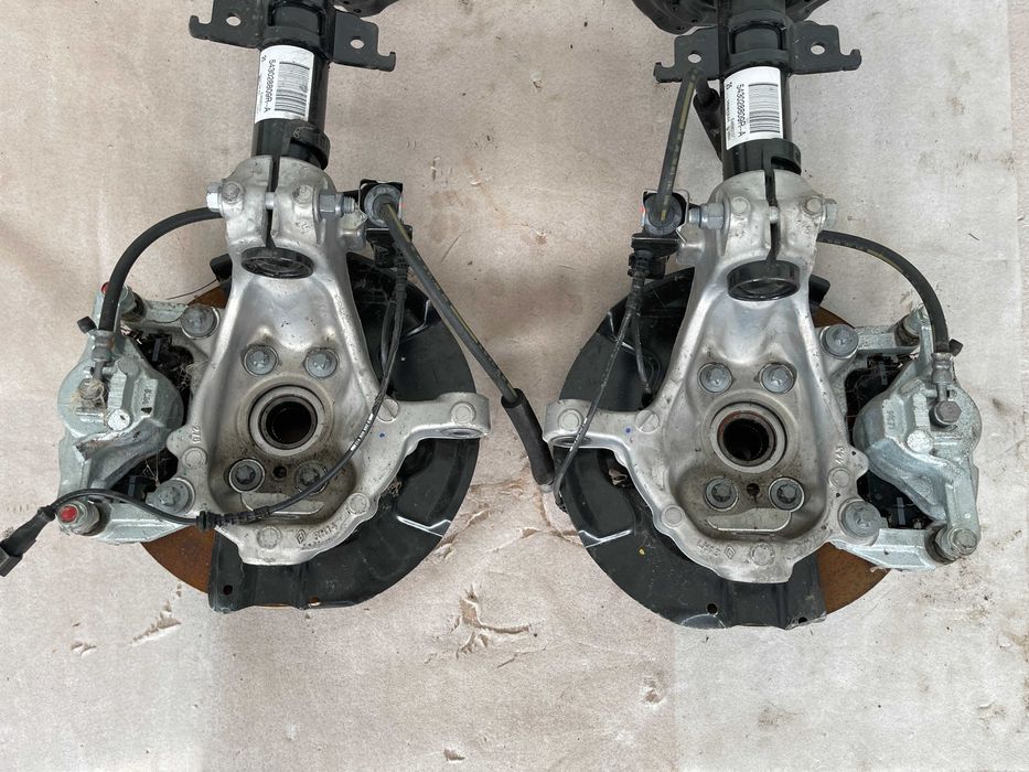 Renault Megane IV 4 1.6 E-Tech Hybryda McPerson Zwrotnica Prawa Lewa