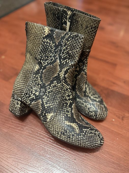 Ботинки на каблучку UNISA 36 р
