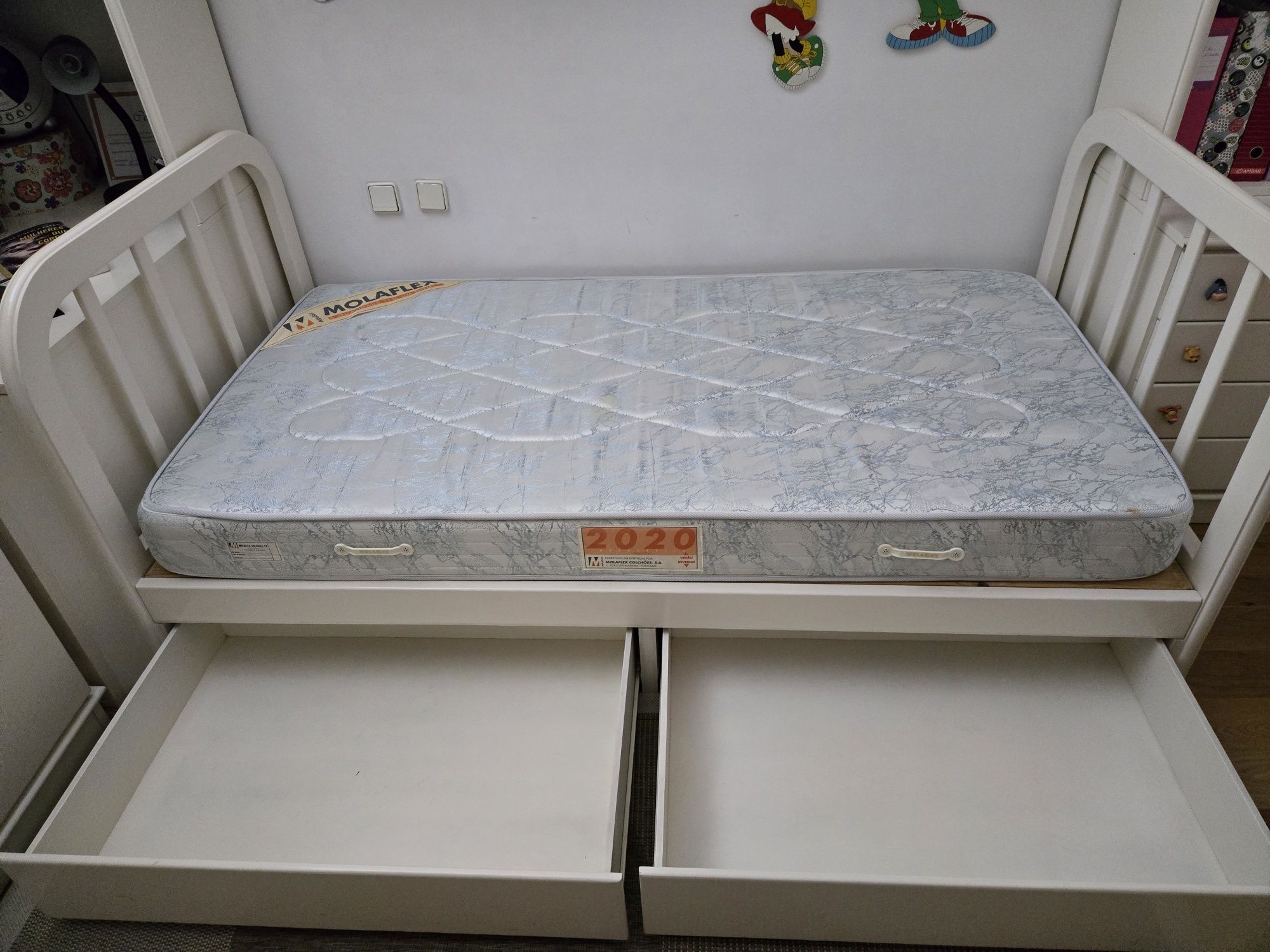 Cama corpo e meio com colchão