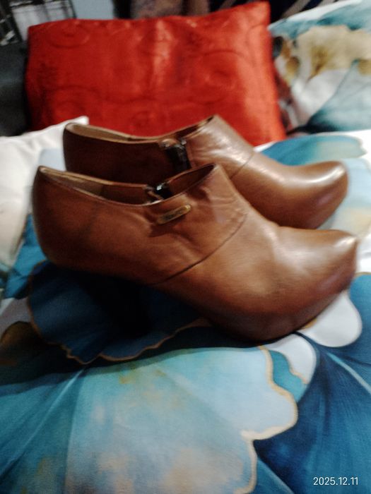 Sapato bota castanhos
