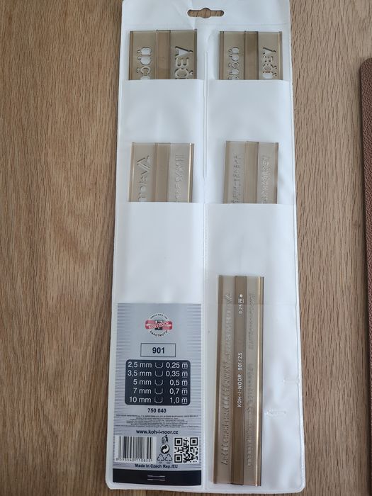 Zestaw szablonów cyfrowo-literowych typ 901