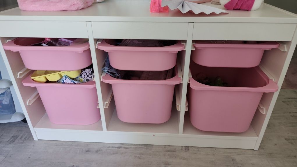Móvel arrumação IKEA Trofast com caixas