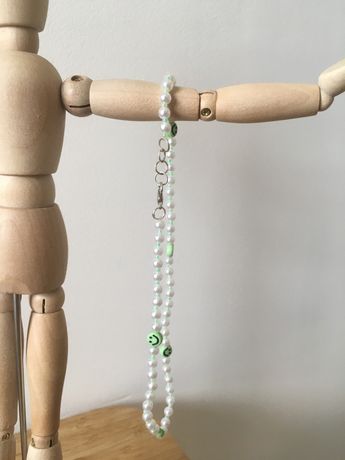 Naszyjnik perłowy z zielonymi buźkami