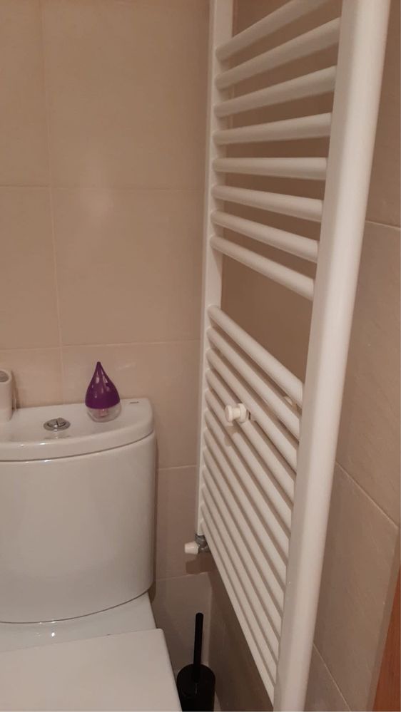 Arrendo quarto com casa de banho exclusiva