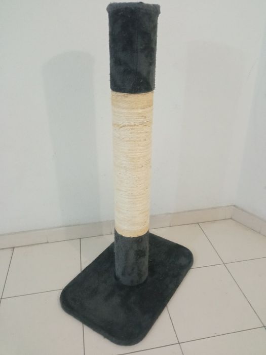 Arranhador  grande  1.00. Altura diâmetro do arranhador 0.45