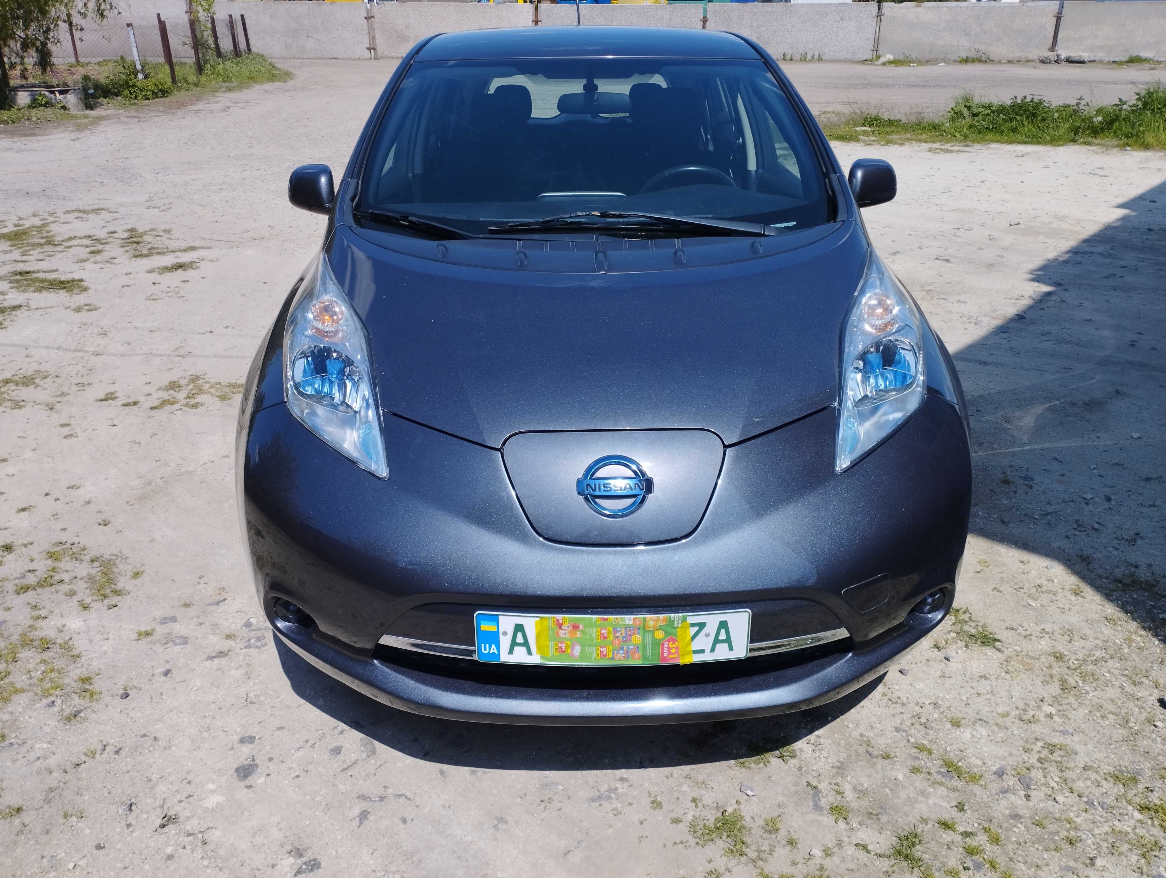 NISSAN LEAF легковий електромобіль