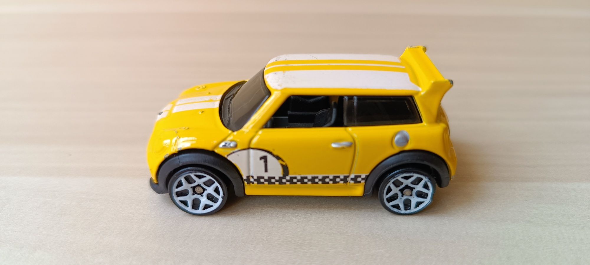 Samochód Hotwheels Mini Cooper S