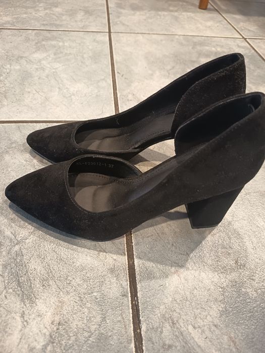 Buty jak nowe raz ubrane.
