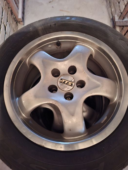 Felgi z oponami R 15 Toyota.