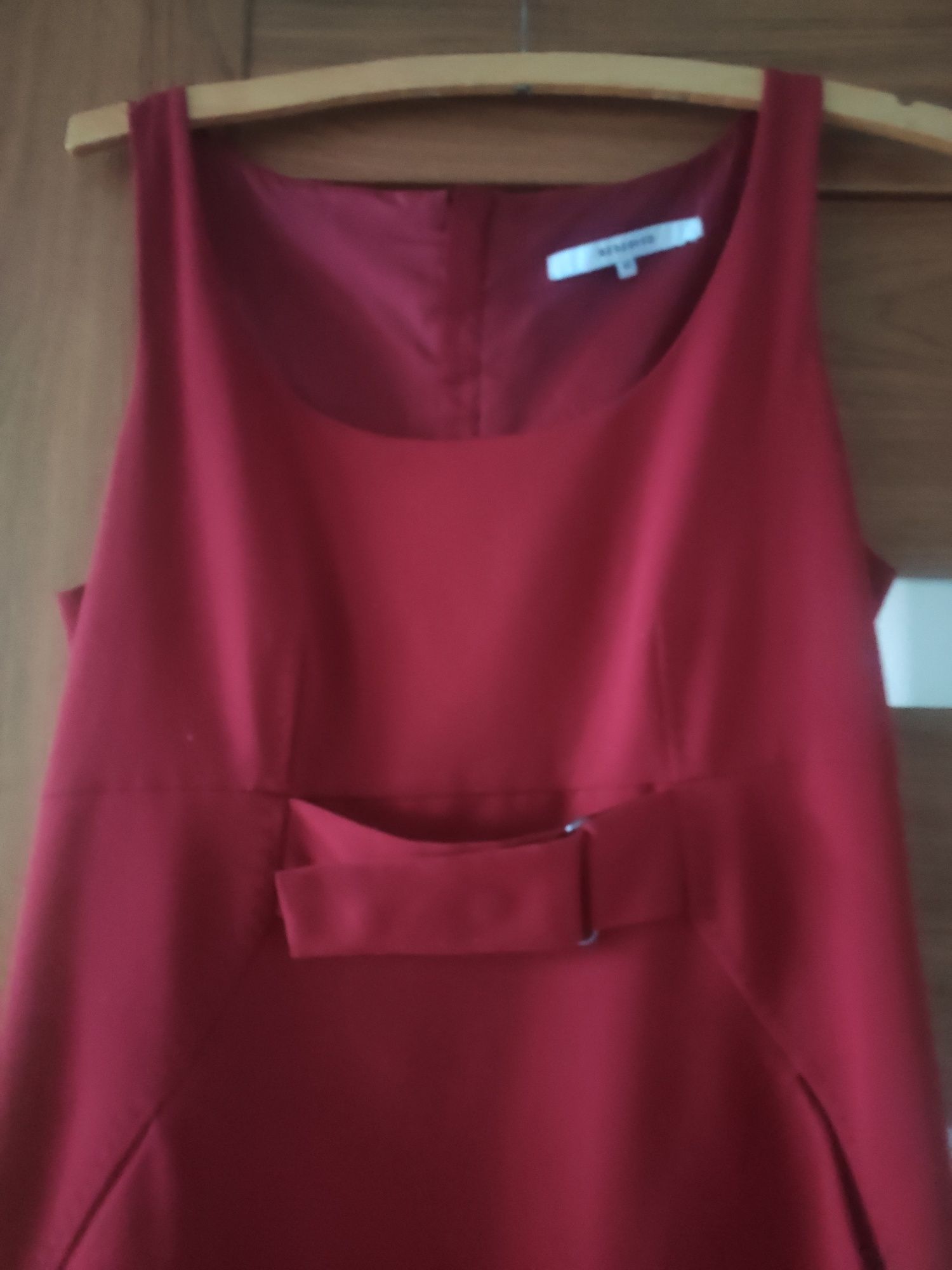 Czerwona sukienka Reserved 40