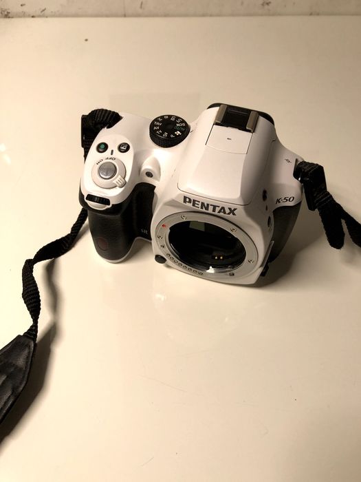 Pentax K-50 – biały korpus (uszkodzony/części)
