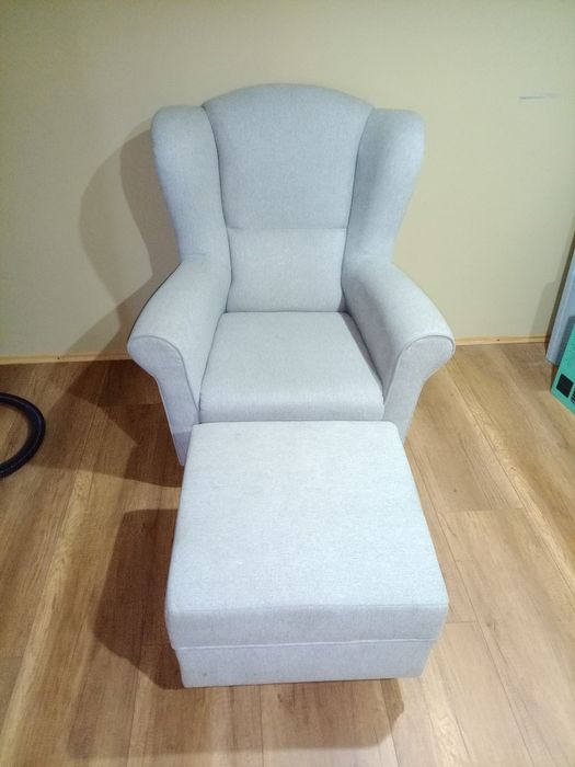 Fotel uszak z podnóżkiem