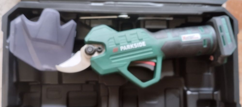 Tesoura de podar a bateria Parkside 20v nova