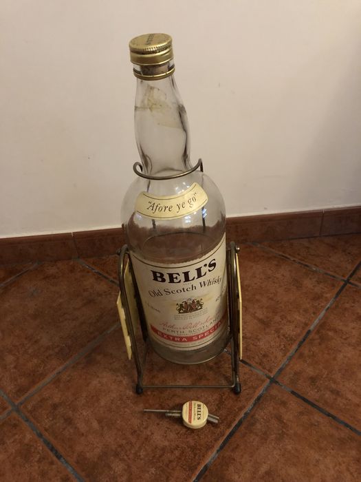 Garrafa de wisky vazia