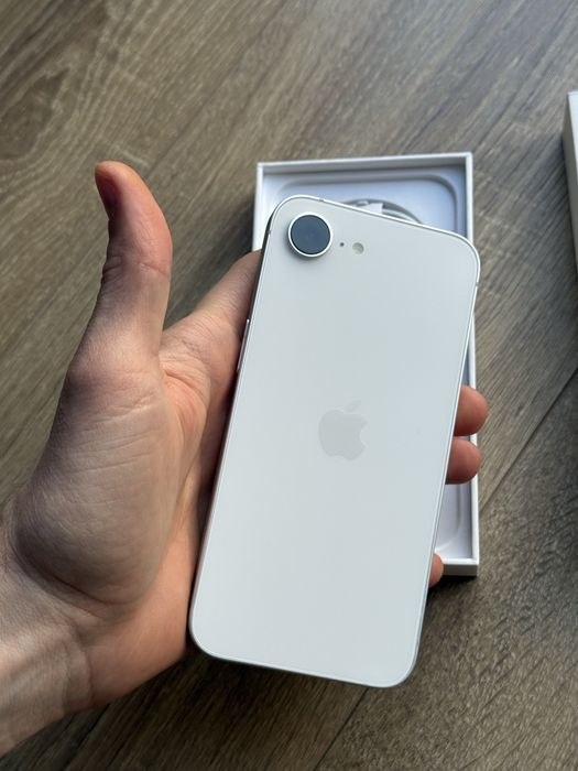 Новий Apple iPhone 16e 128 White Neverlock