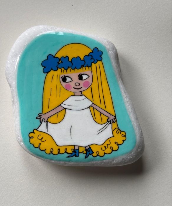 Rusałka Amelka, magnes na lodówkę, malowany kamień