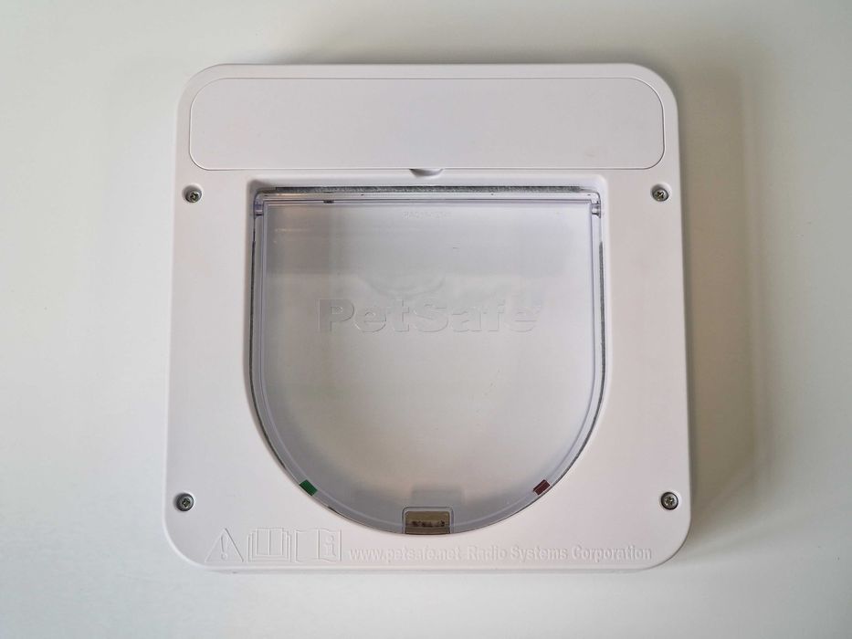 Drzwiczki wahadłowe PetSafe 23 x 23 cm biały dla kota