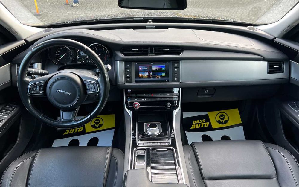 Jaguar XF 2015 рік