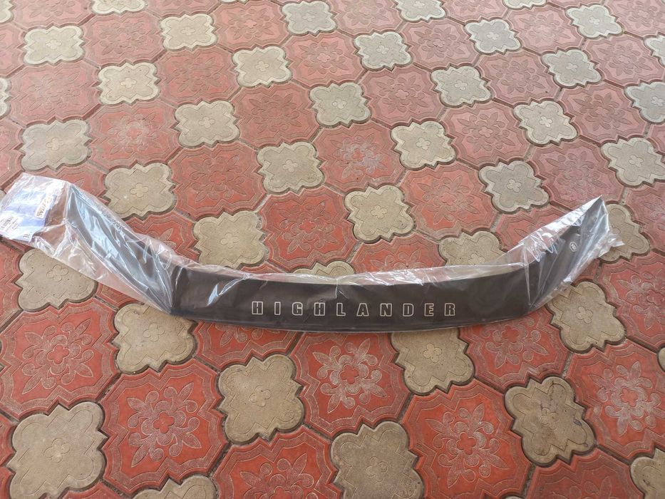 Дефлектор капота  новый на Toyota Hichlender