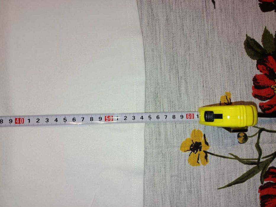 Biała koszulka - rękawy w stokrotki