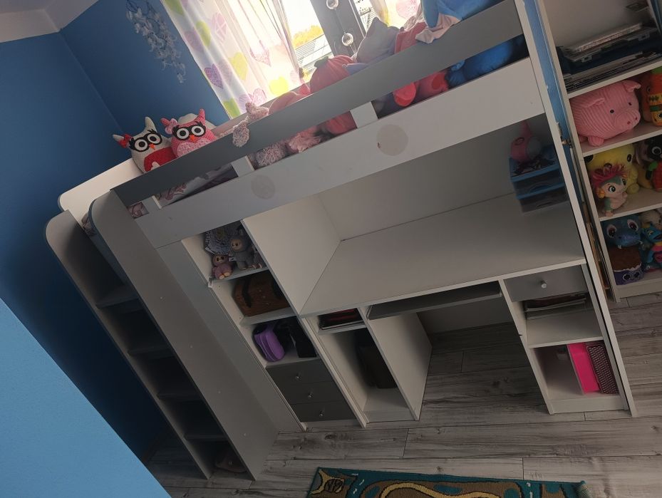 Łóżko piętrowe z biurkiem