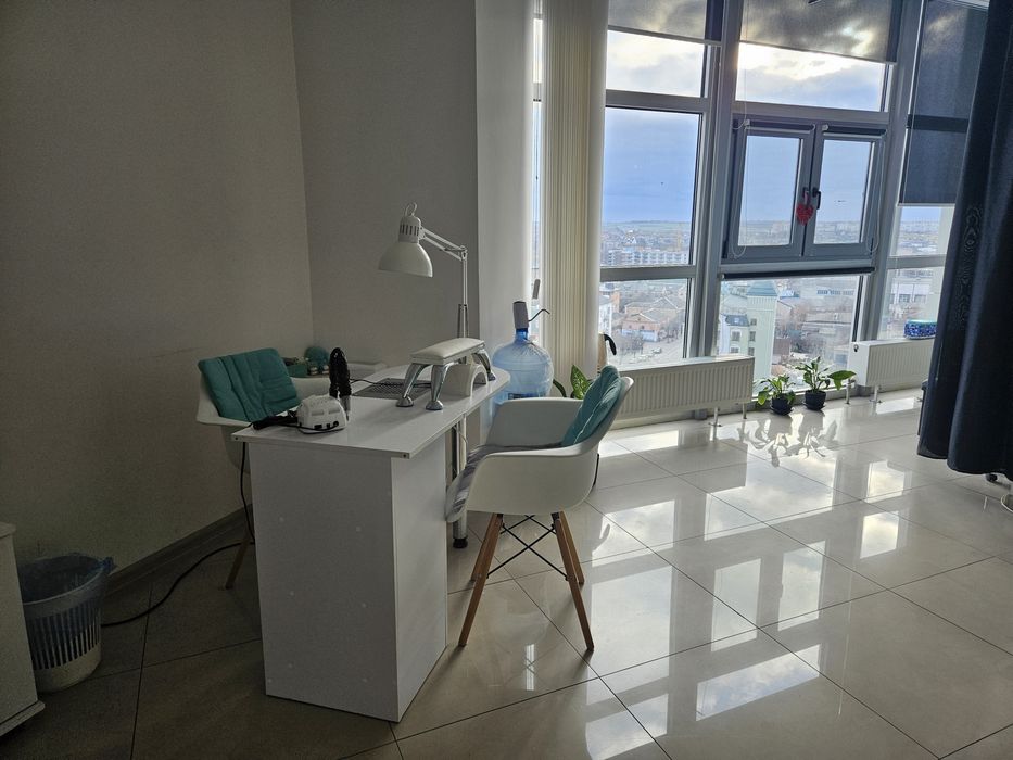 Здається робоче місце для майстра манікюру