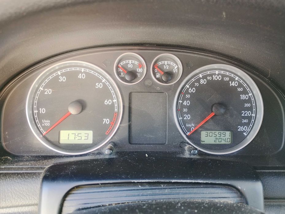 Sprzedam zadbany samochód Volkswagen Passat B-5 2001 2.0 benzyna LPG