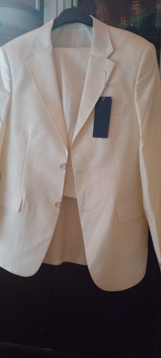 Продам мужские костюмы