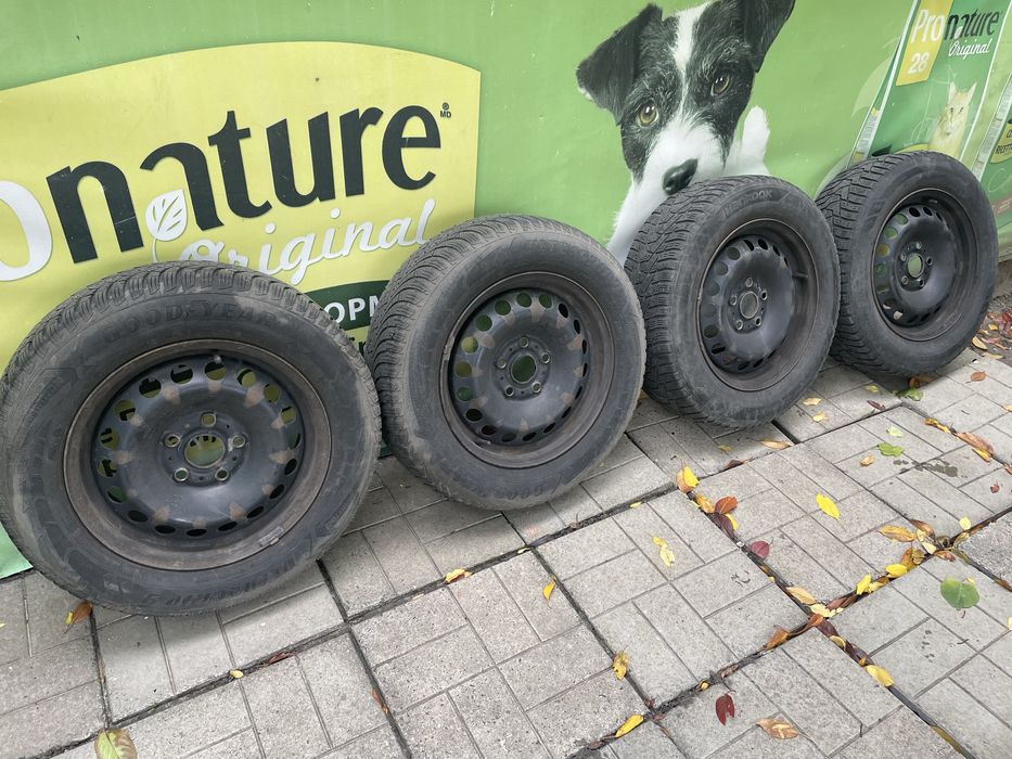 Продам зимні шини з дисками  на гольф7