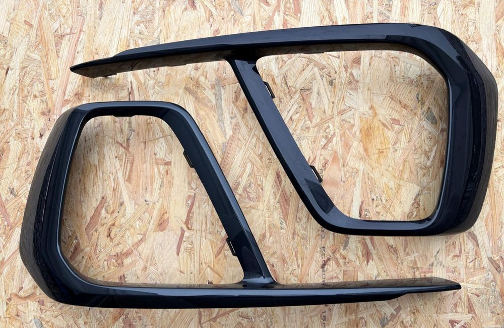 Audi A8 D5 LIFT Ramka zderzak praw.lew 4N0.853.321.D i 4N0.853.322.D
