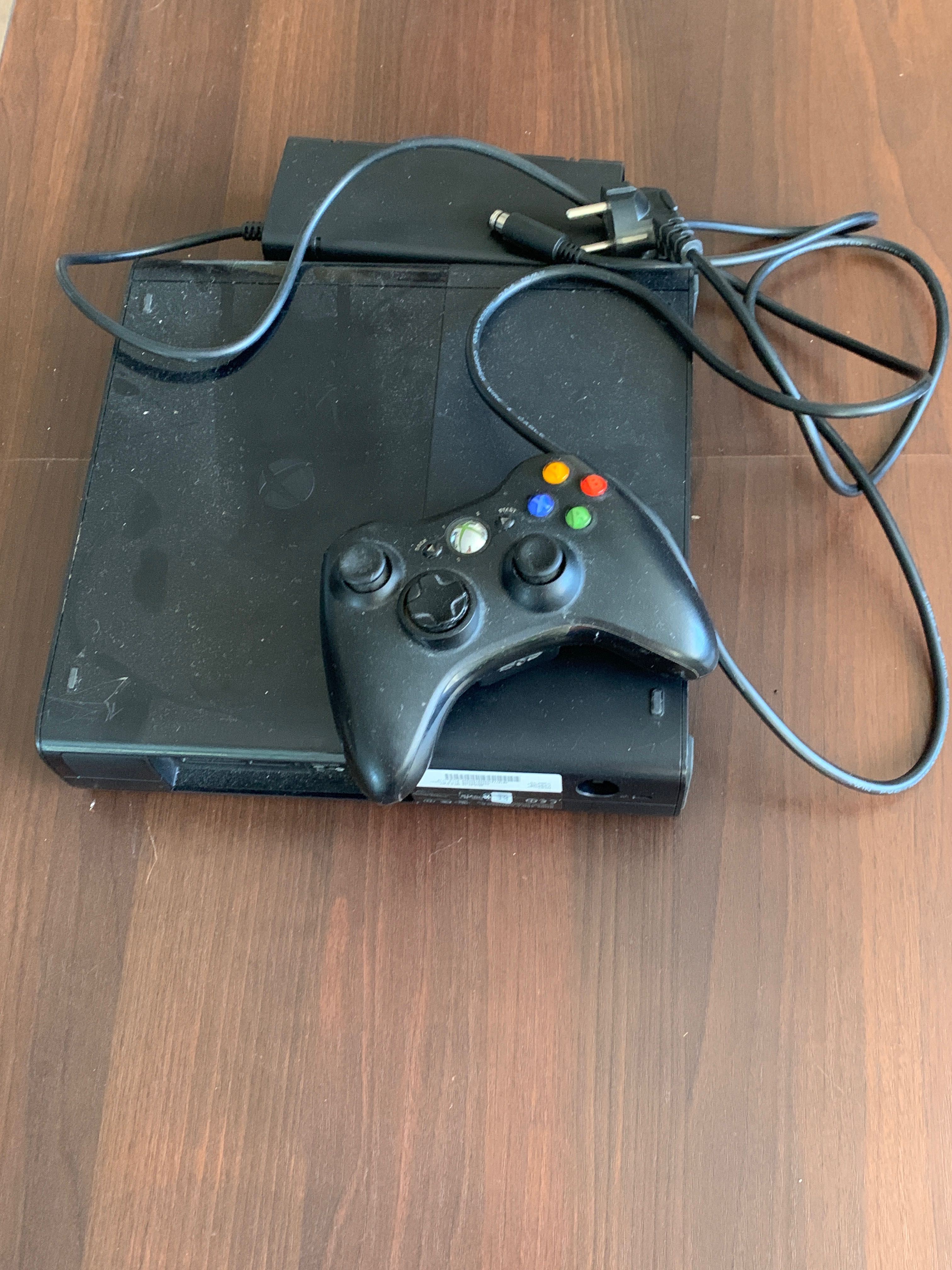 Konsola Xbox 360 E