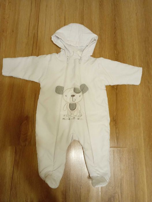 SMYK - kombinezon biały dla niemowlaka w rozmiarze 62-68