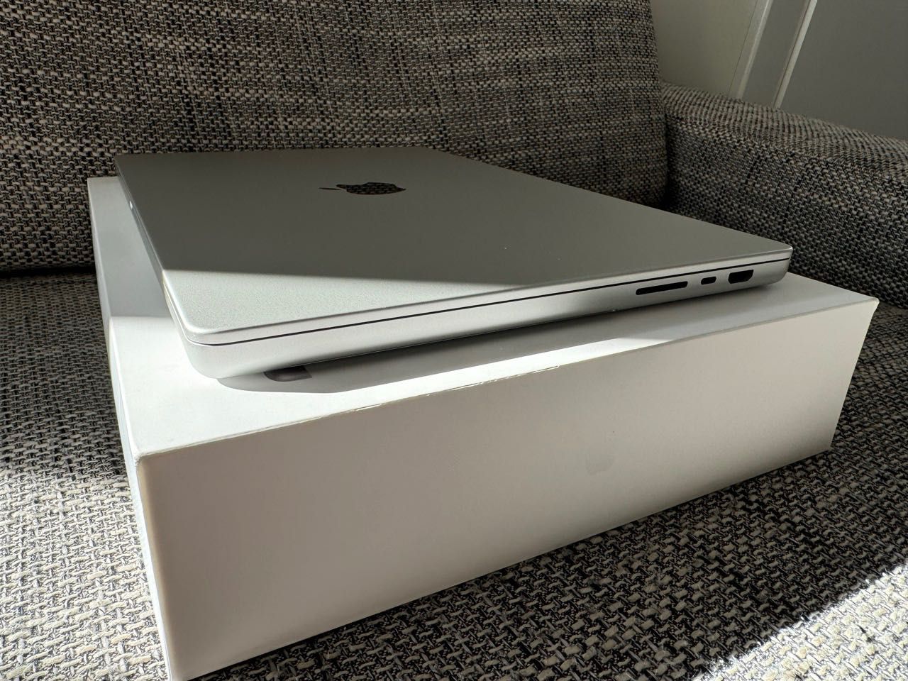 MacBook Pro M3Max / 64GB / 2TB / Silver