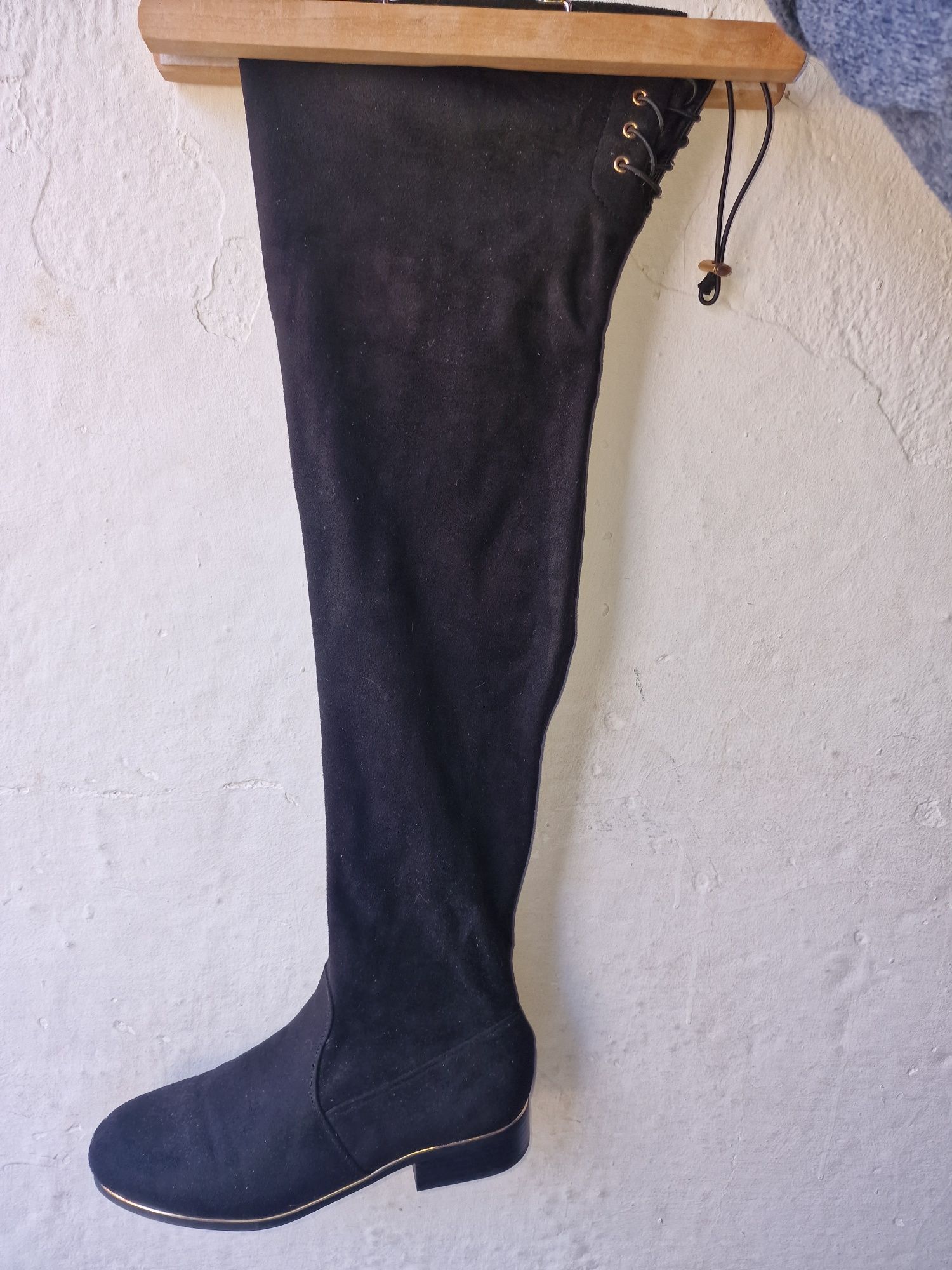 Botas pretas senhora