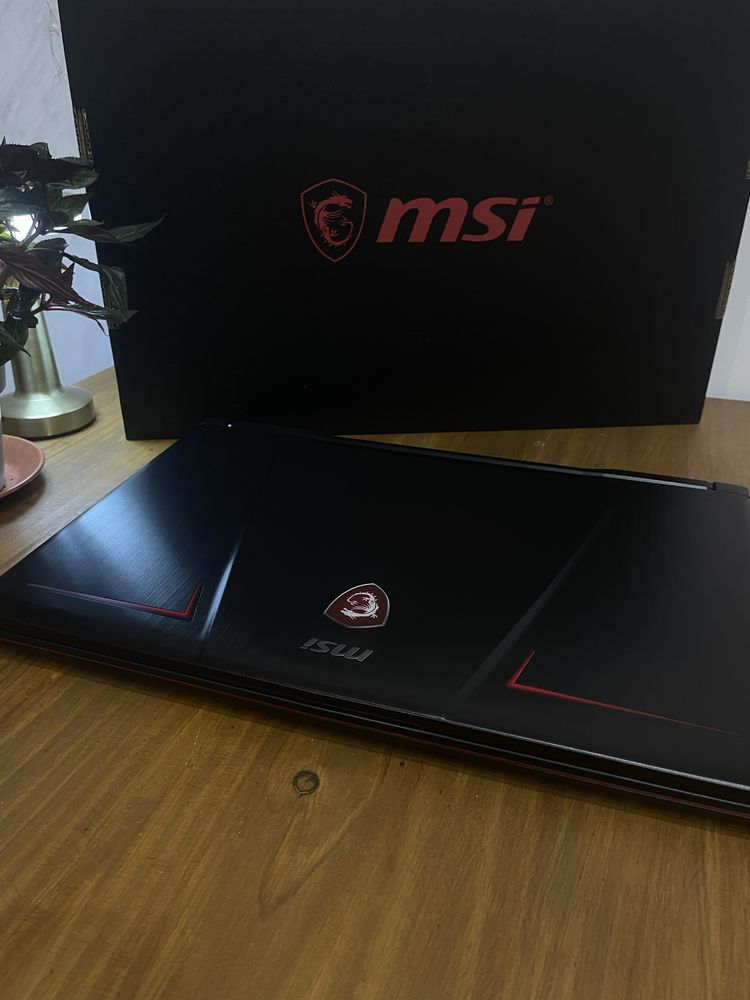Laptop gamingowy MSI GP73 Leopard 8RE