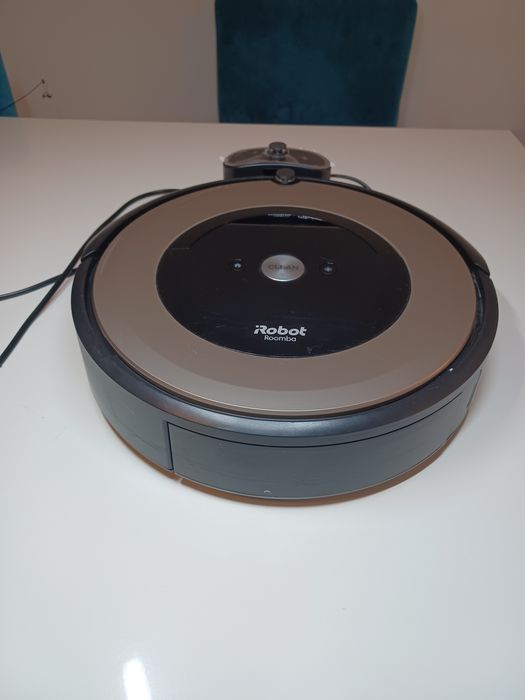 Aspirador de chão automático IRobot Roomba