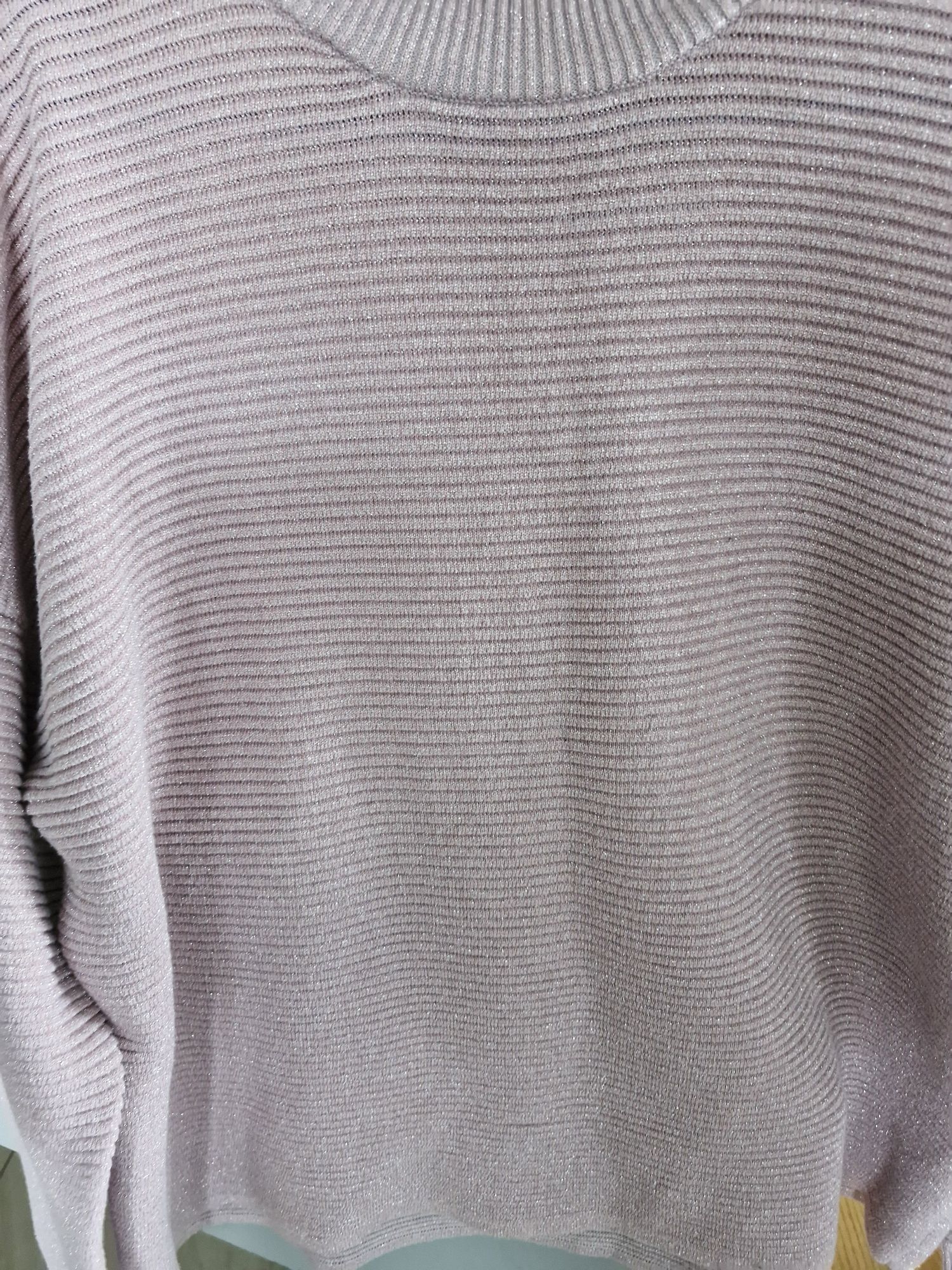 Sweterek pudrowy róż ze srebrną nitką H&M M/L