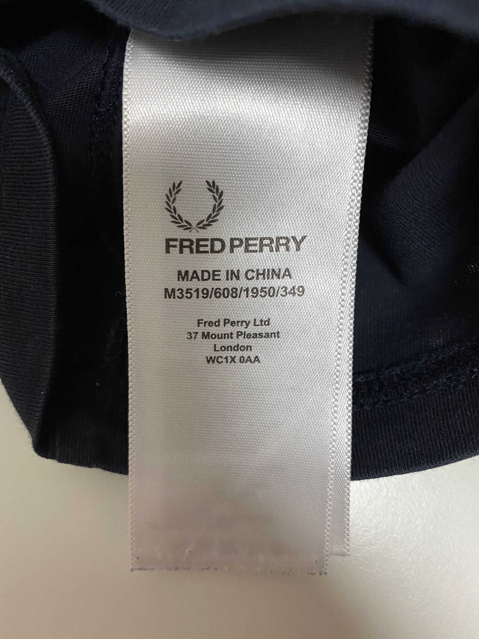 Vendo T-shirt Ringer Fred Perry