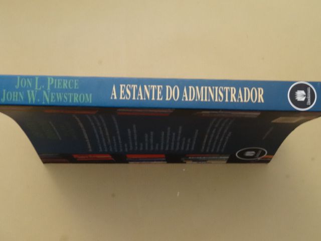 A Estante do Administrador de Jon L. Pierce