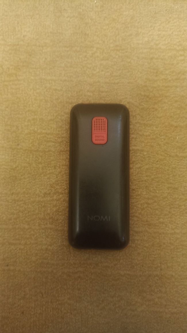 Мобильный кнопочный телефон Nomi i1880