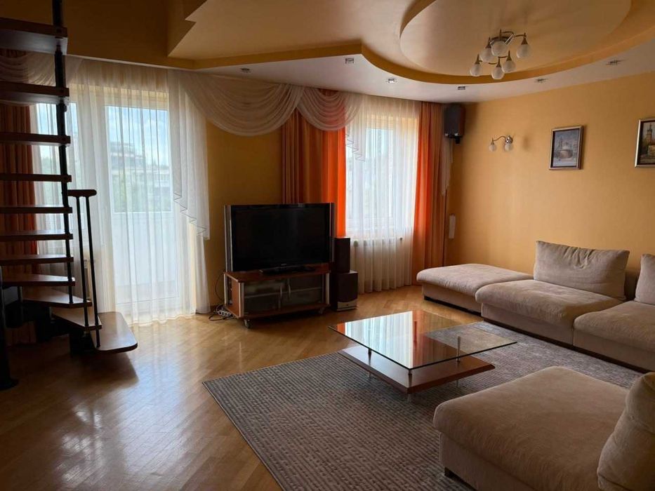 вул. Рильського. Ближній Центр. Шикарна Квартира. Дворівнева. Оренда!