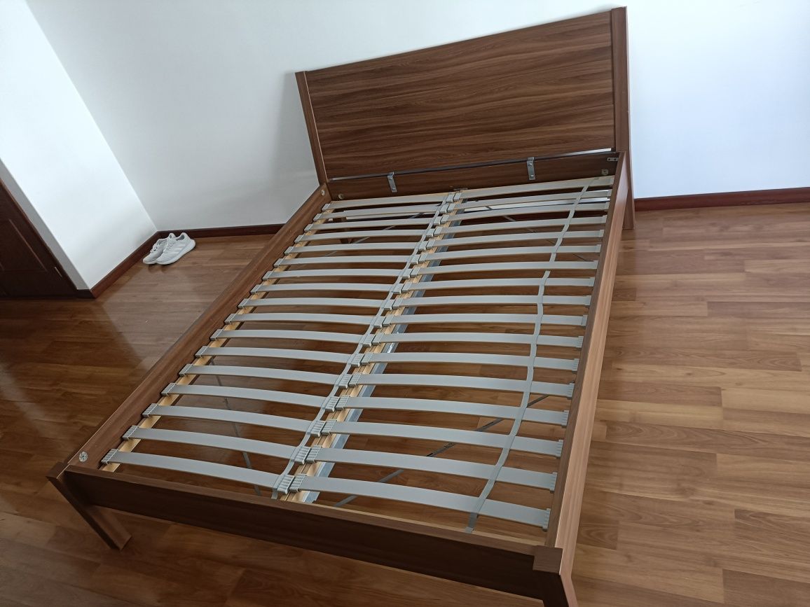 Cama de casal sem colchão