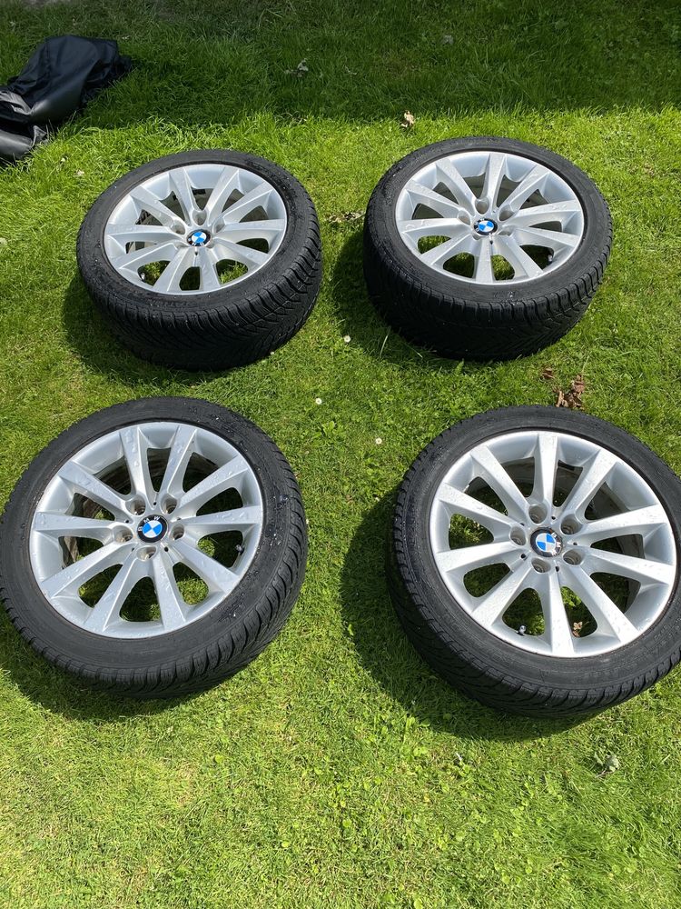 Felgi z oponami zimowymi do BMW serii 5 F10 F11 z rozstawem 5x120.